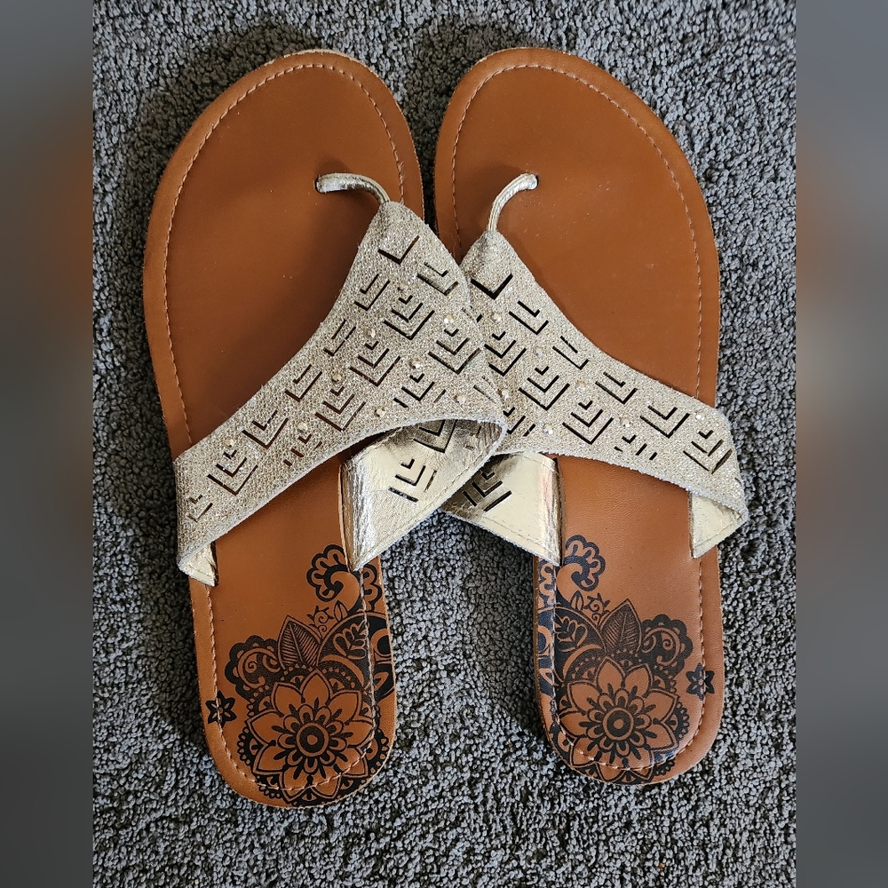 Geometric Gold and Brown Sandals with Ornate Foot bed - Brand Unknown - GUC 9/10